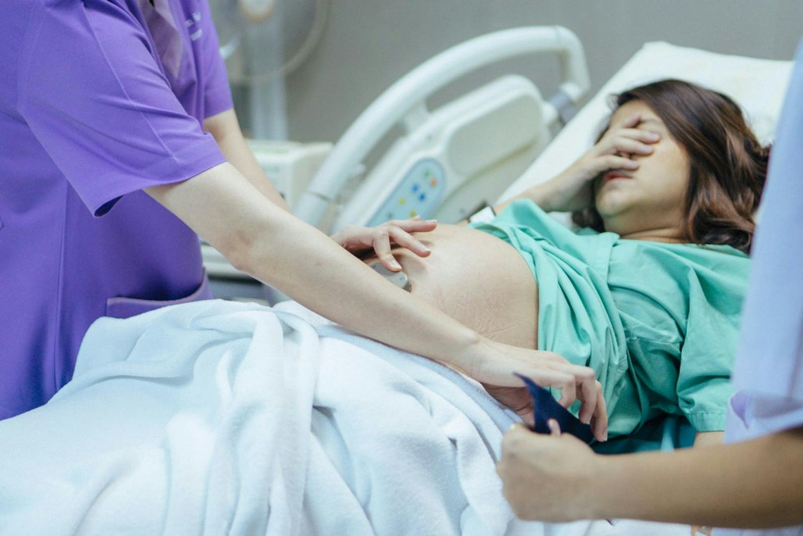 Die werdenden Mütter müssen sich ebenfalls auf Schwangerschaftsdiabetes oder anderweitige Komplikationen gefasst machen.