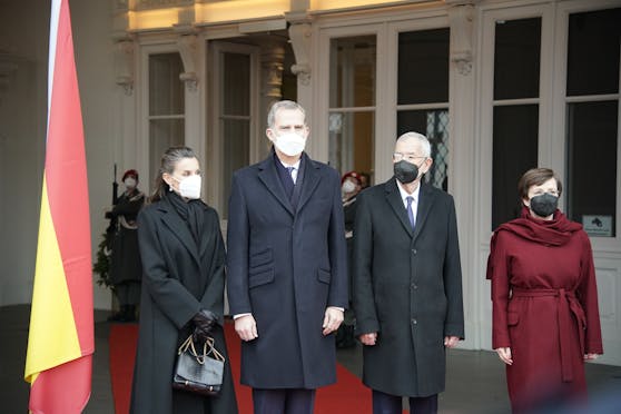 Das spanische Königspaar wurde von Bundespräsident Alexander Van der Bellen und seiner Frau in der Wiener Hofburg empfangen.