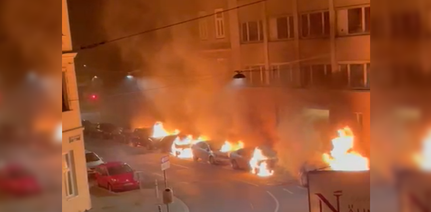 Sechs Autos fielen in der Leopoldstadt den Flammen zum Opfer.