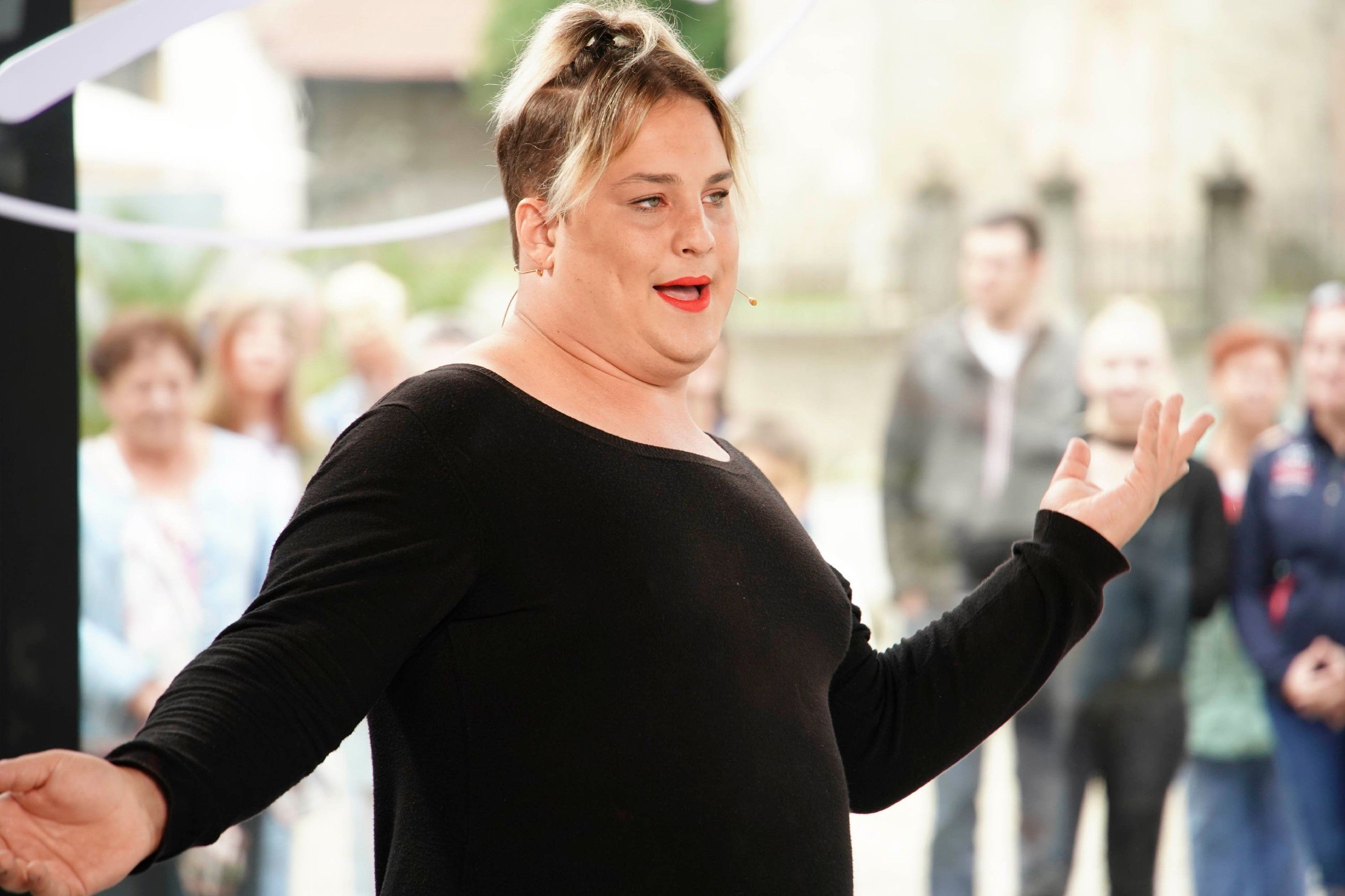 Der Frisör aus München würde gerne Schauspieler werden und bezeichnet sich selbst als Mittelpunktmensch und Rampensau. 