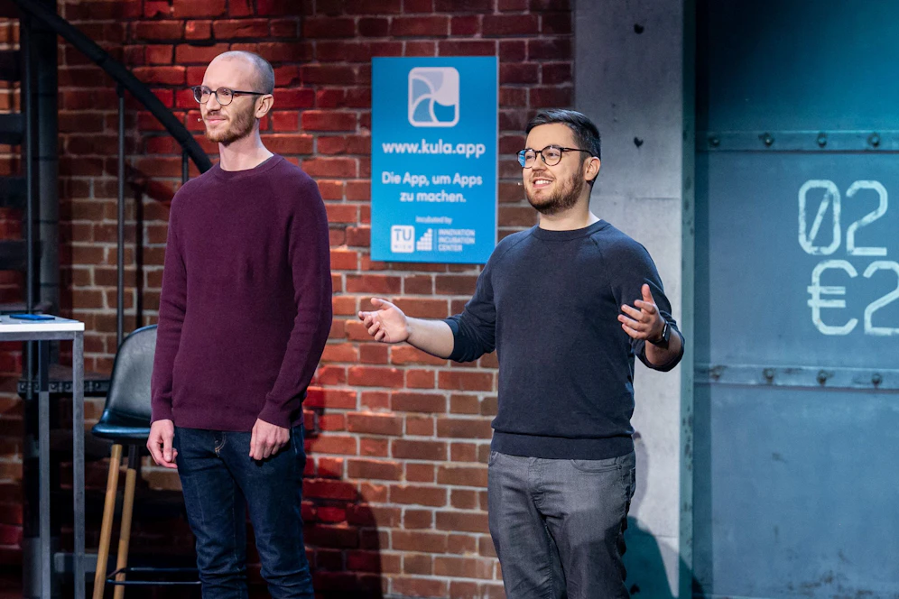 Philip Niedertschneider und Julian Netzer (r.) bei ihrem Pitch