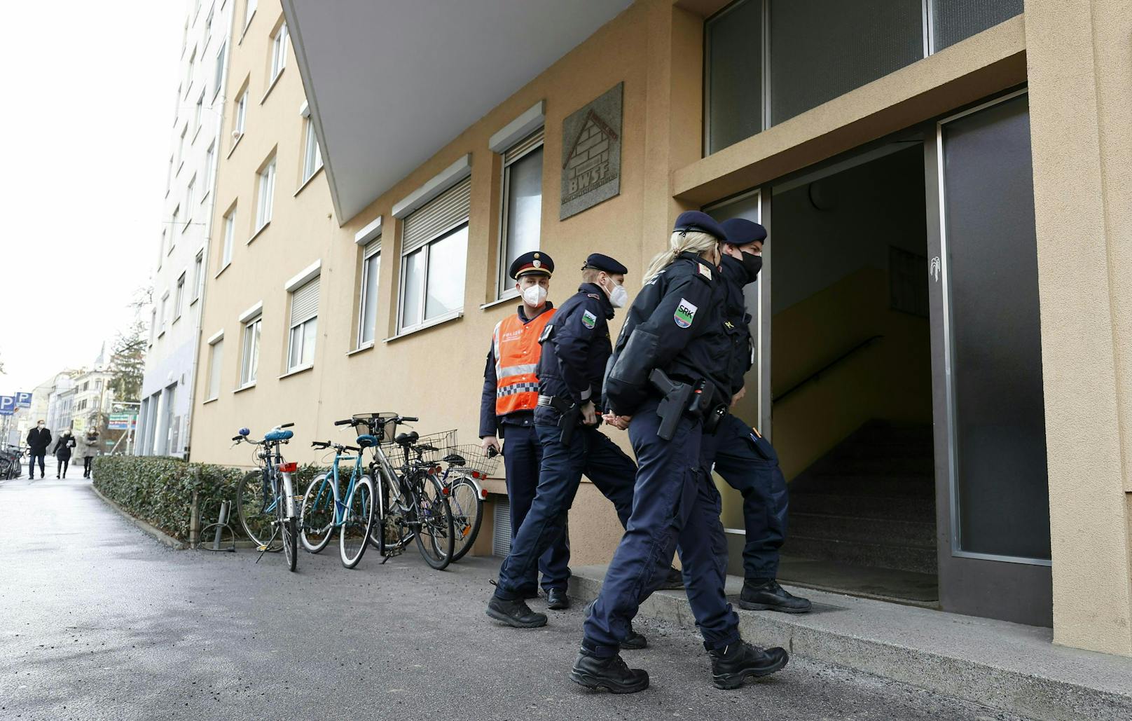 Die Beamten sicherten den Tatort in der steirischen Landeshauptstadt ab.&nbsp;