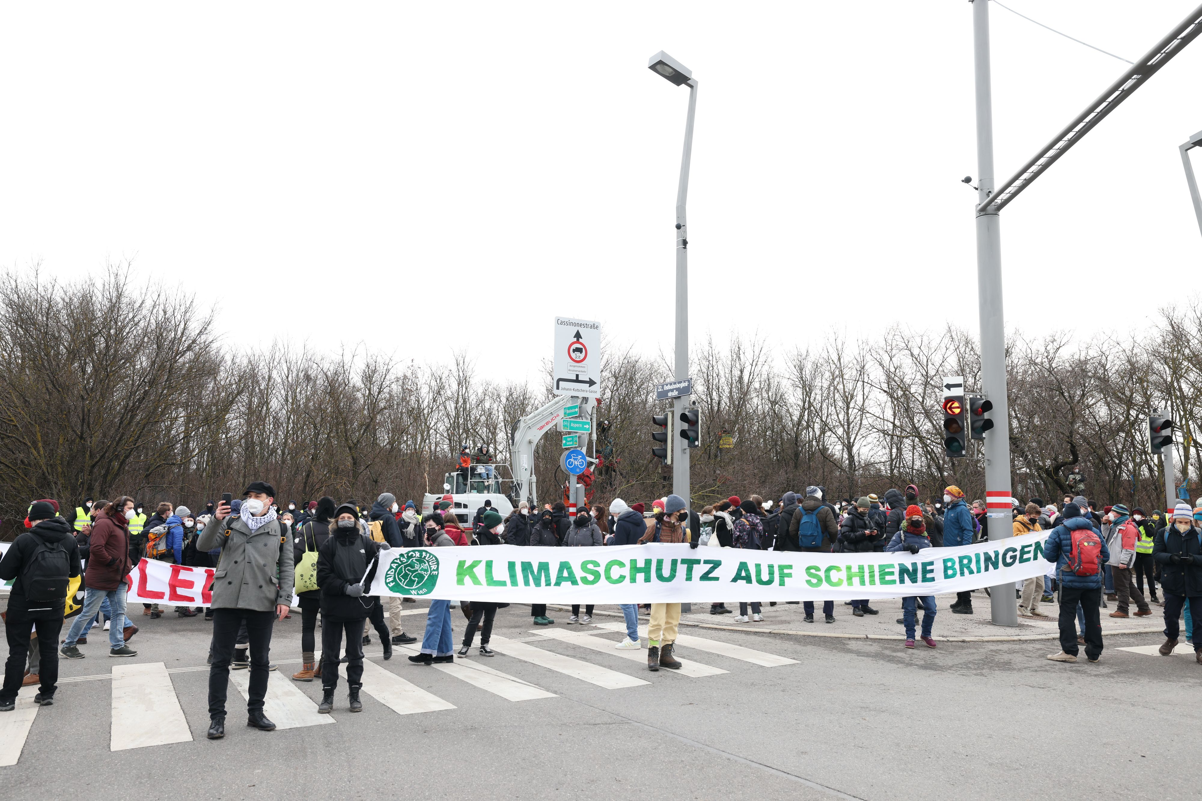 Der Protest soll sich am frühen Abend vor die SPÖ-Zentrale verlagern.