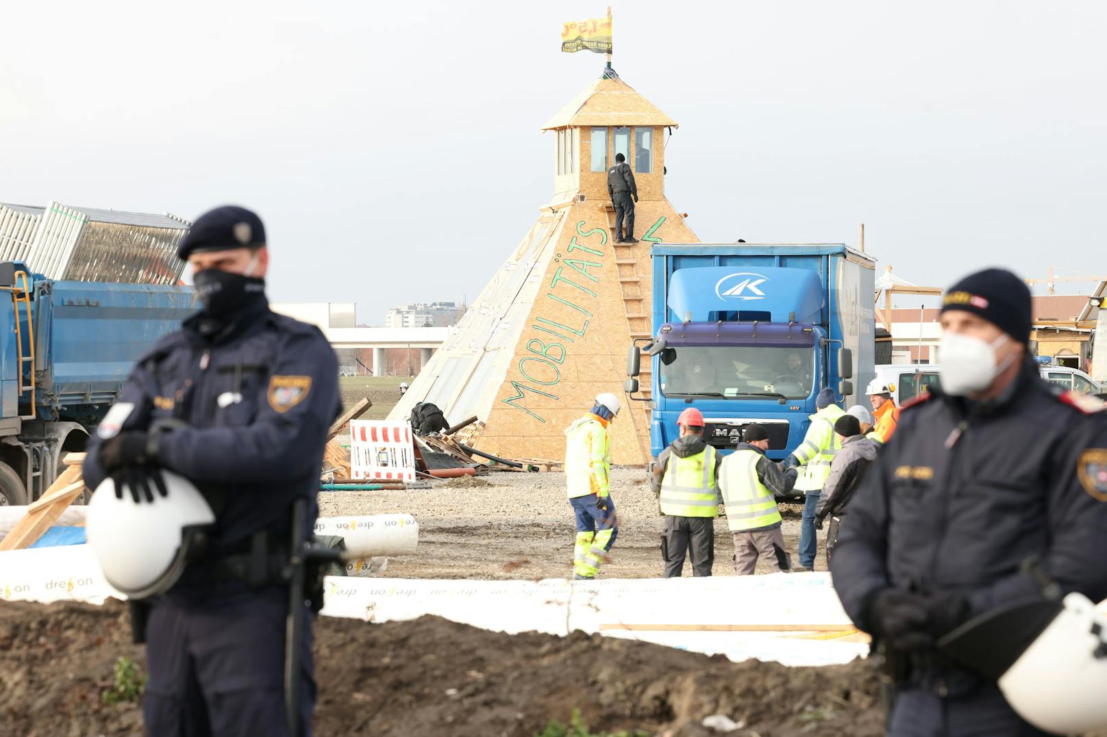 Polizei löst Klima-Camp in Wien-Donaustadt auf