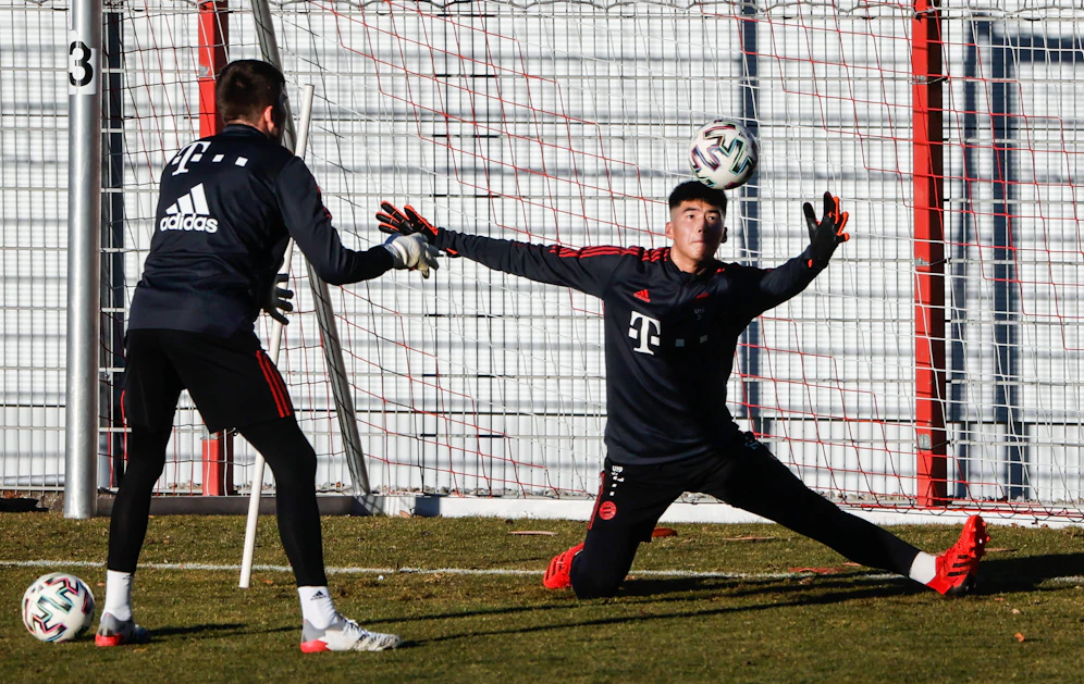 Liu Shaoziyang im Bayern-Outfit
