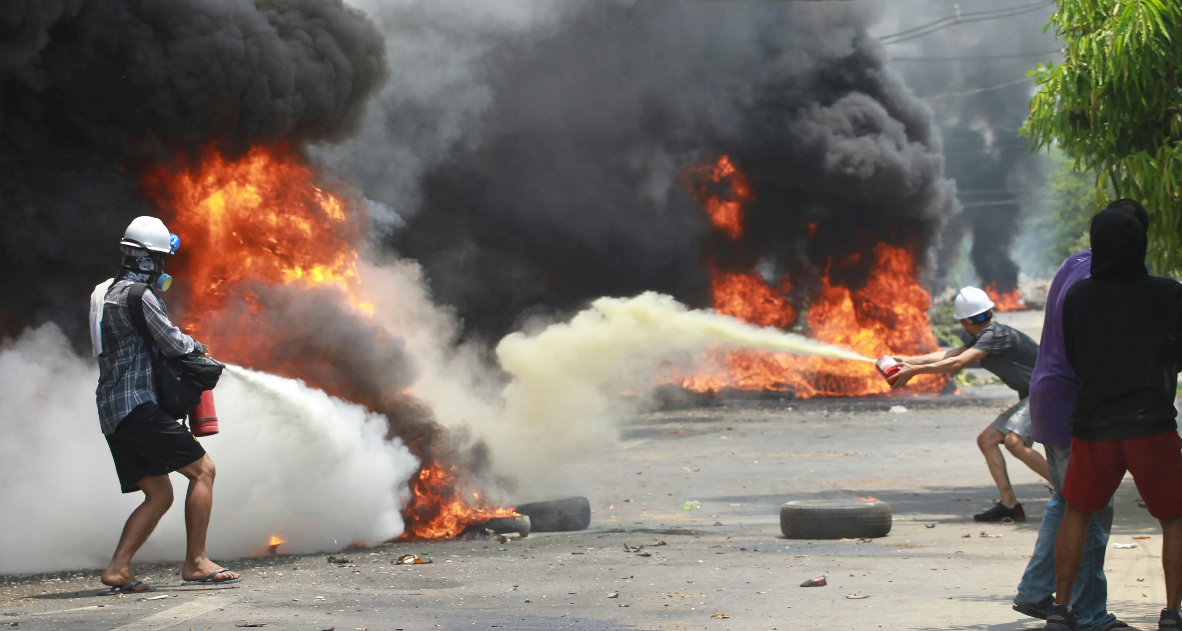 Nach dem Militärputsch versank das Land im Chaos. Demonstranten lieferten sich Straßenschlachten mit der Polizei. Viele von ihnen starben.