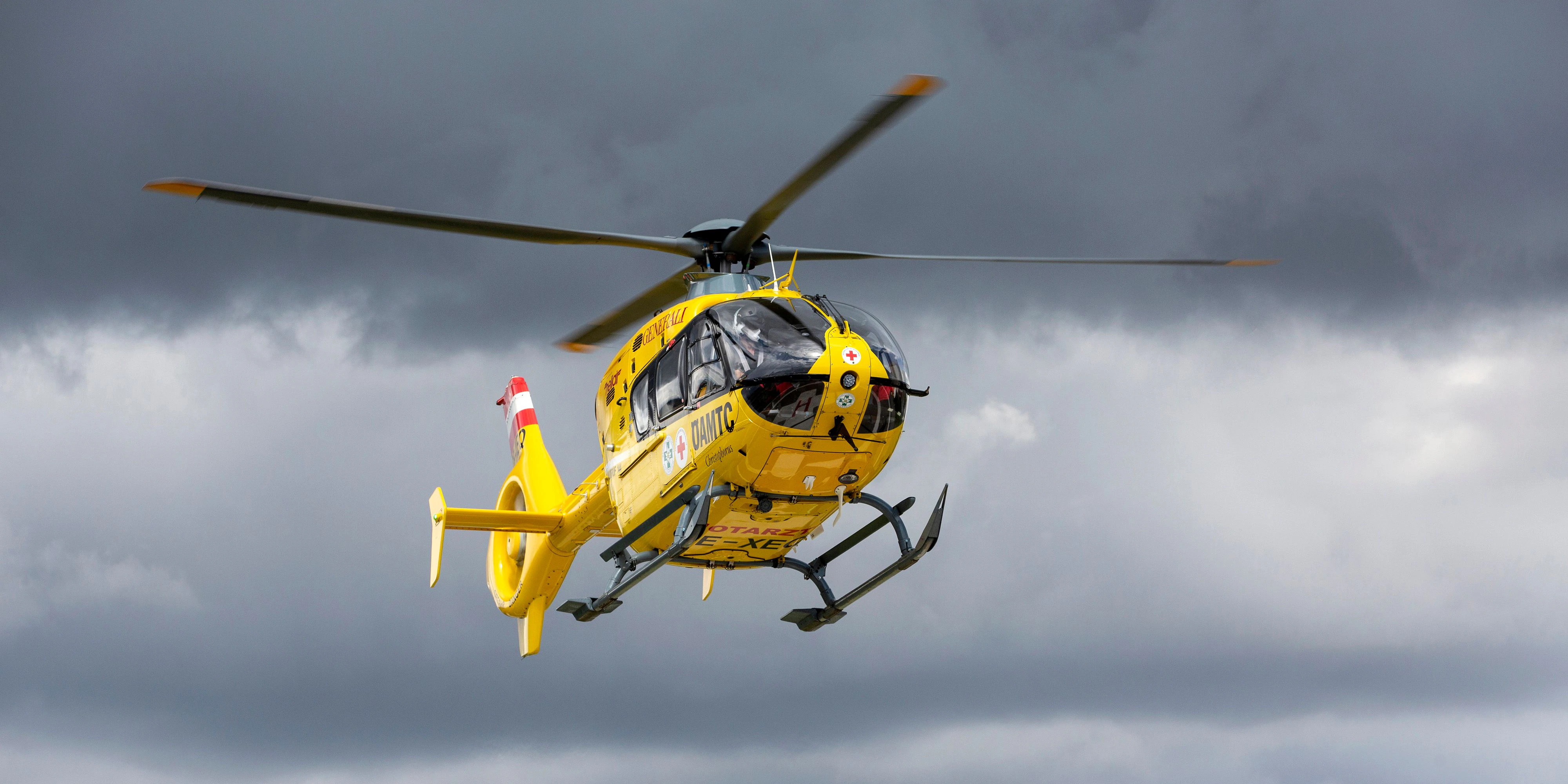 Der Mann wurde mit schweren Verletzungen ins Krankenhaus geflogen. Dort verstarb er. (Symbolbild)