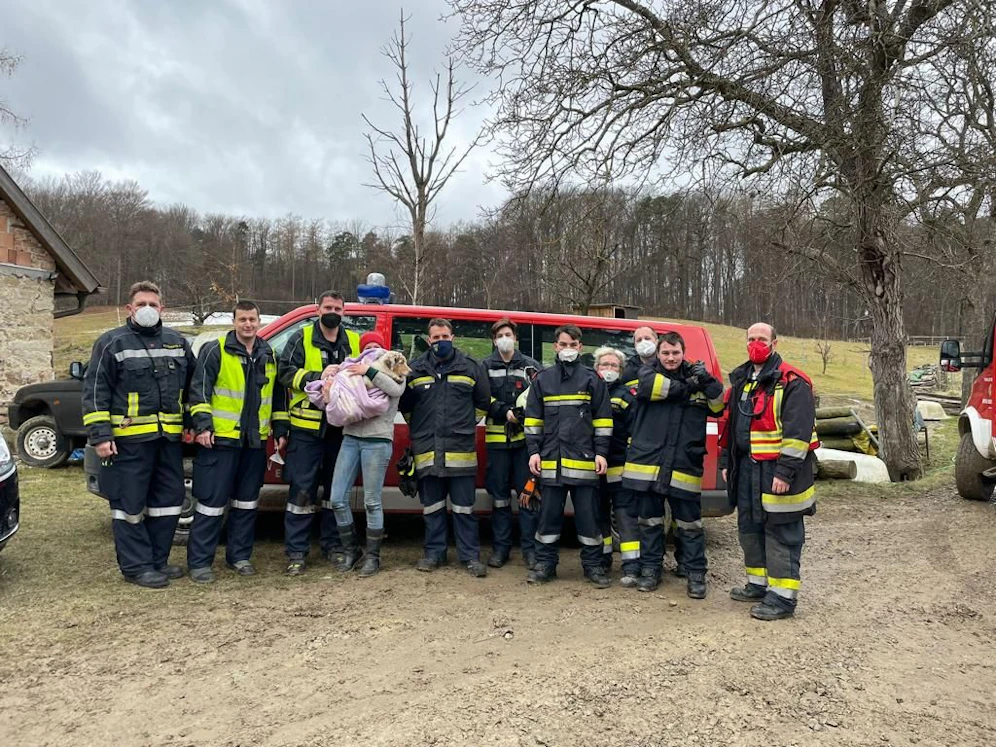 Feuerwehr rettete Hund aus Brunnenschacht