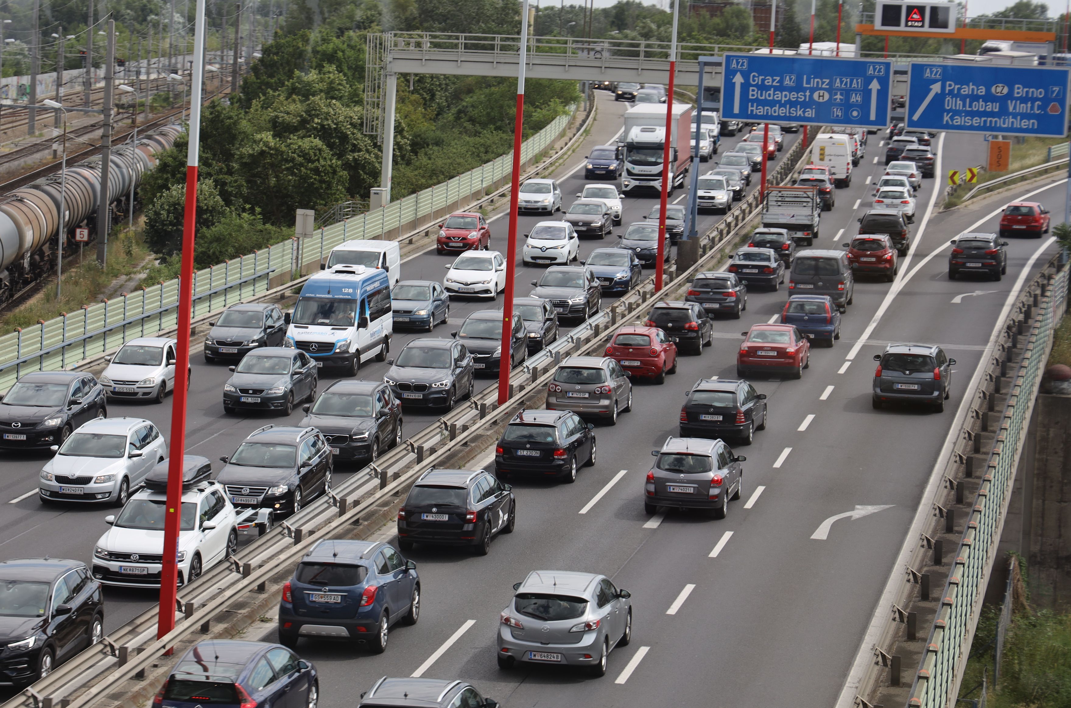 Stau auf der Tangente Wien: Am Wochenende wird sie einer der Verkehrs-Hotspots werden.