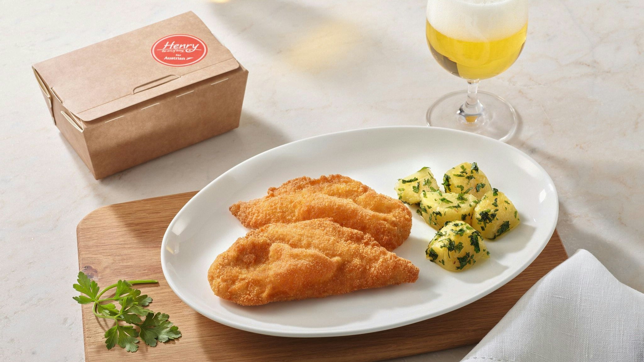 Bleiben der AUA Schnitzel übrig, kann man es verbilligt für zu Hause mitnehmen.