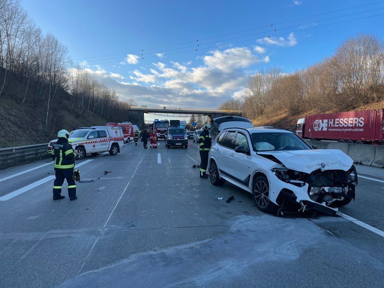 Zwei Autos waren bei dem Unfall auf der Westautobahn beteiligt.