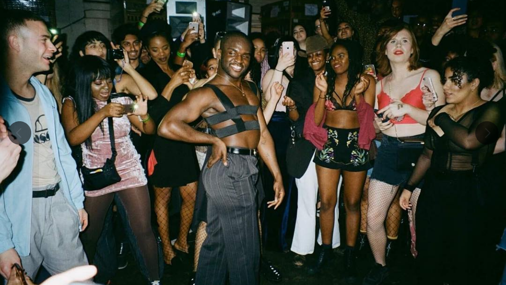 Wer "queer" (homosexuell oder Transgender) und "BIPOC" (nicht-weiß) ist kommt bereits um umgerechnet 20 Euro in den Club.