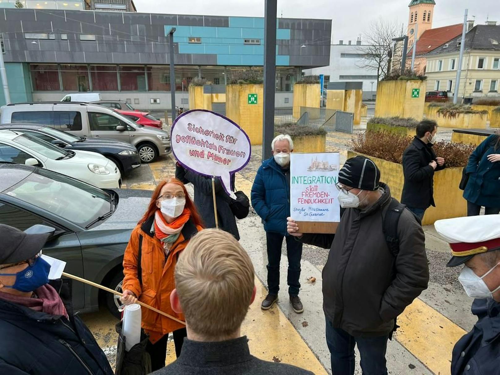 Demo in St. Pölten vor dem Gericht.