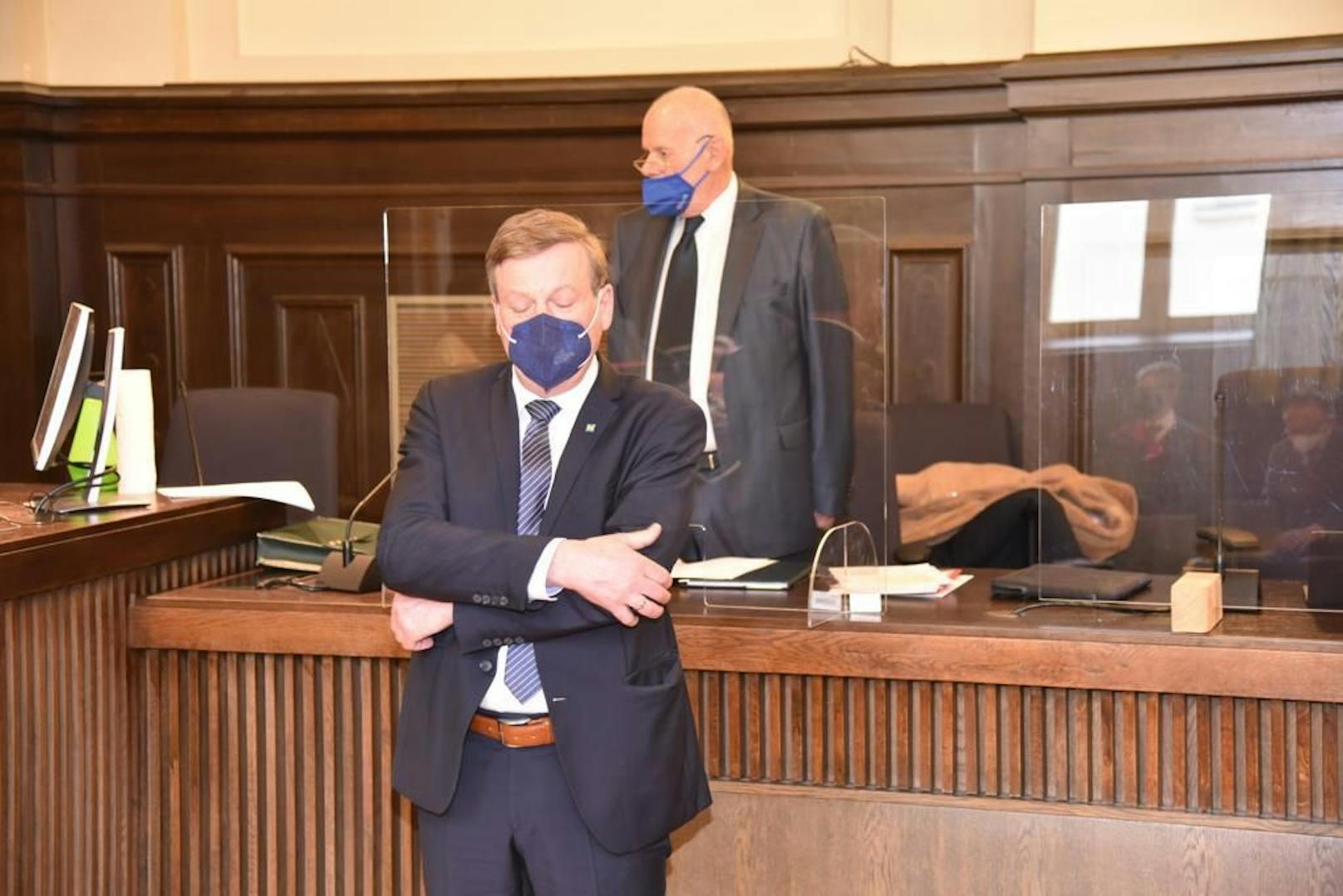 Erster Prozesstag Anfang Februar: Waldhäusl mit seinem Anwalt