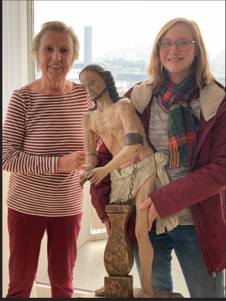 Die Statue ist wieder zuhause angekommen.