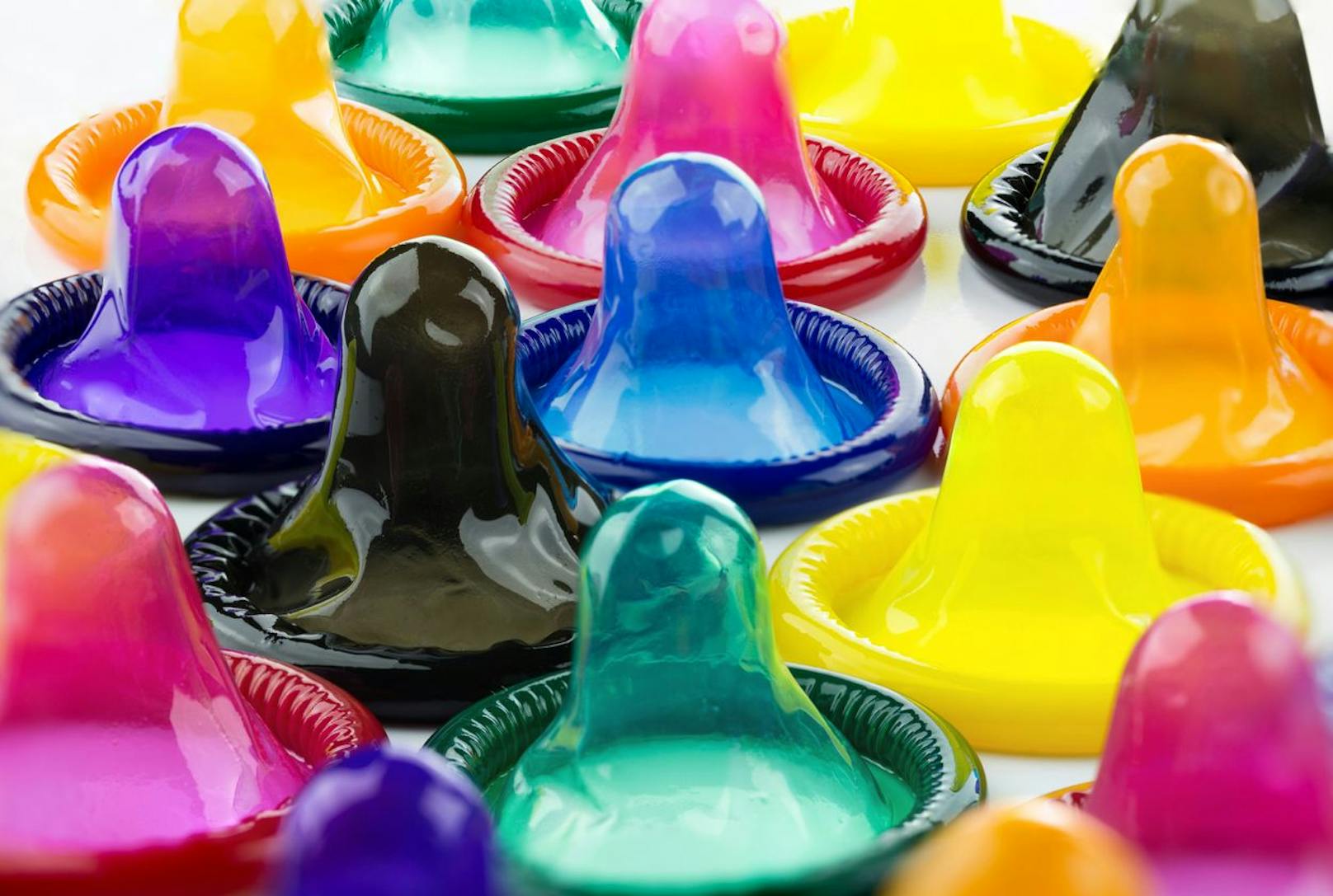 Das neue Kondom soll unter anderem Männern die Angst davor nehmen.