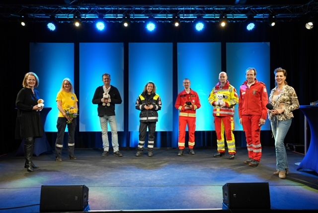 Bei der Videopräsentation:&nbsp;LR Christiane Teschl-Hofmeister, GF der Rettungshunde NÖ Karin Kuhn, Regisseur Friedrich Grud, ASB Hundeführerin Kim Kadluba, Landesleiter ÖRHB Rupert Lorenz, ÖHU Regionalleiter Roland Polster, Landeskommandant Suchhunde RK Hugo Karner und Moderatorin Sabine Petzl.