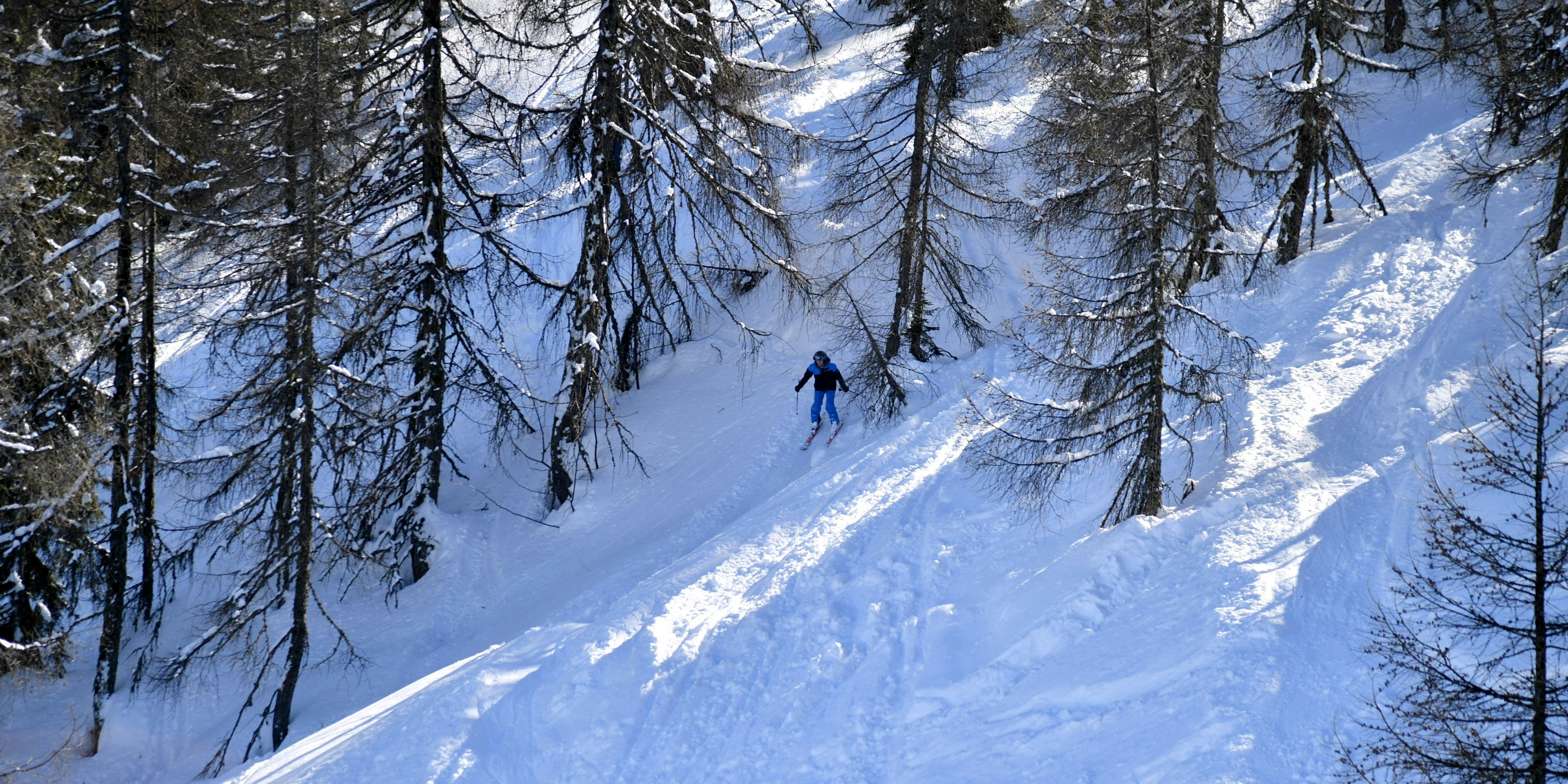 Der 20-jährige Skifahrer tauchte nicht am vereinbarten Treffpunkt auf. Die Folge war eine stundenlange Suchaktion. (Symbolbild)
