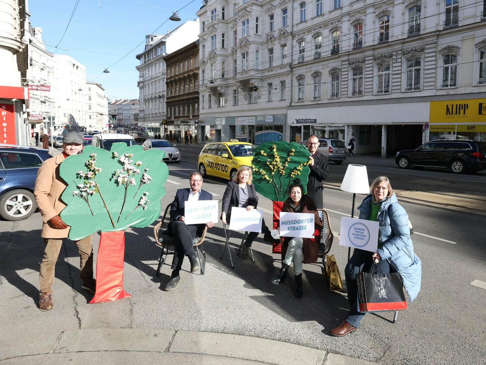 Grün, mehr Sitzgelegenheiten und weniger Verkehr: So stellt sich die Gruppe "Zukunft Nußdorfer Straße" die Umgestaltung des Grätzels vor.