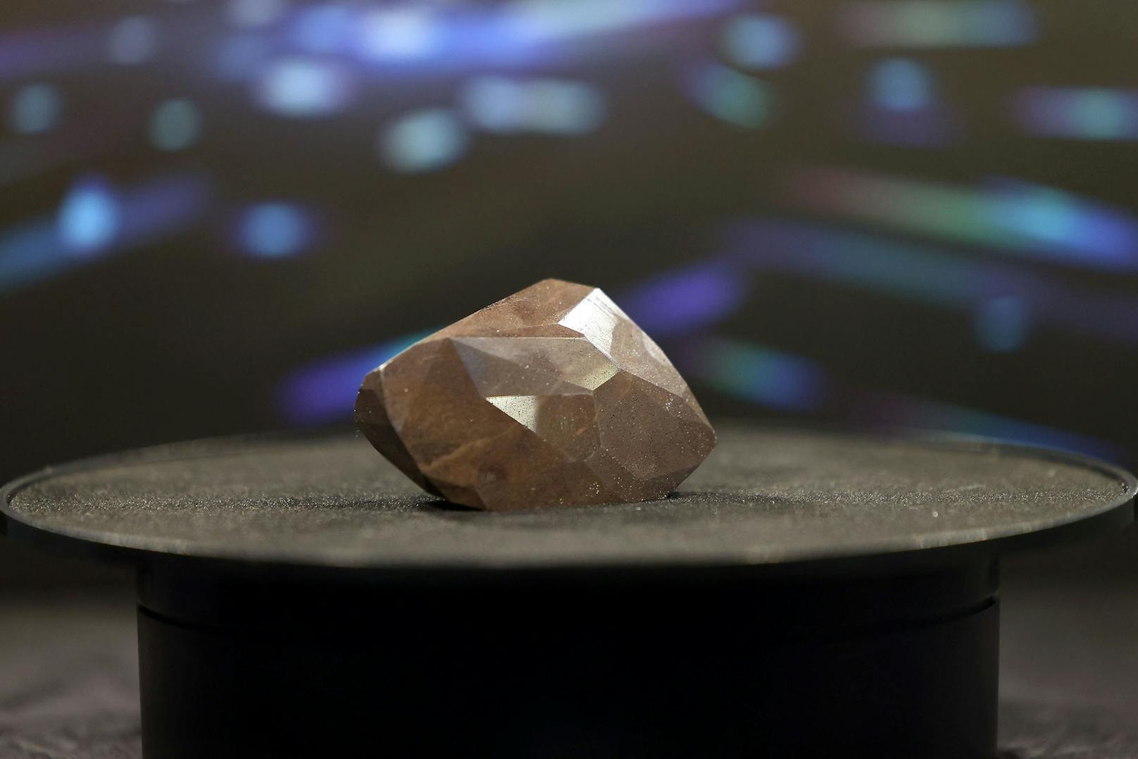 Dieser Diamant soll aus dem Weltall kommen und für rund 5 Millionen Dollar den Besitzer wechseln.