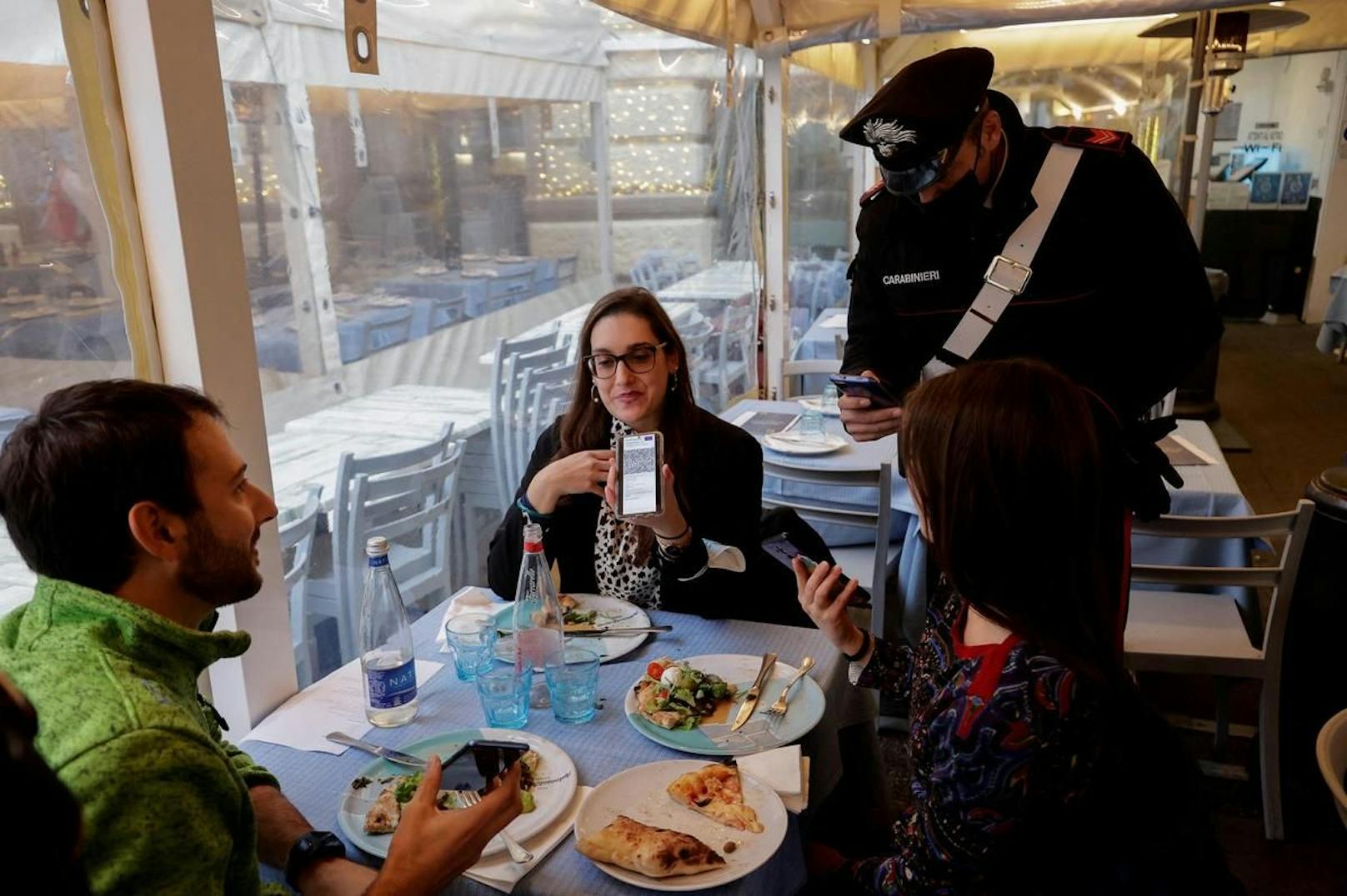 Ausländische Gäste dürfen in Italien auch ungeimpft wieder in Restaurants gehen.