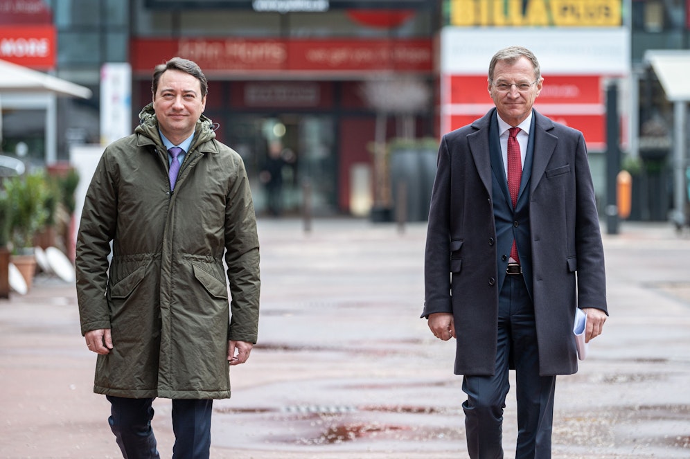 Manfred Haimbuchner (FPÖ) überholt in der jüngsten Umfrage die Volkspartei von LH Thomas Stelzer (ÖVP).