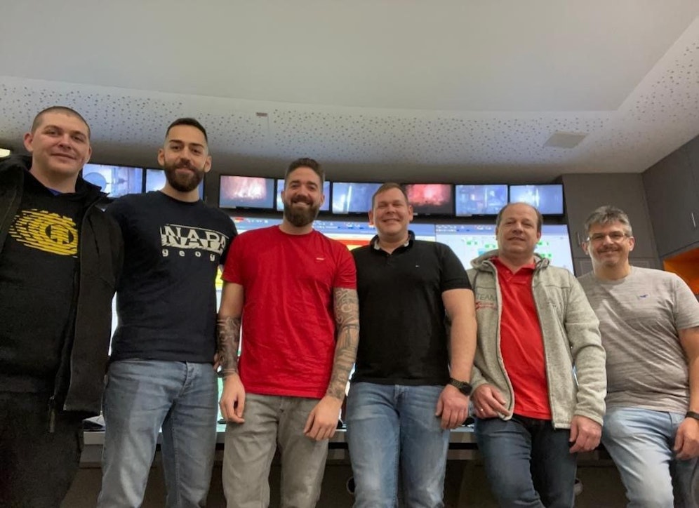 Seit 7. Jänner sind 50 Mitarbeiter der Wien Energie, hier das Team vom Flötzersteig an ihren Arbeitsstellen isoliert. So sollte sichergestellt werden, dass die Versorgung trotz steigender Omikroninfektionen funktioniert. Nun haben es die engagierten Mitarbeiter fast geschafft: Ende dieser Woche dürfen sie wieder nach Hause.