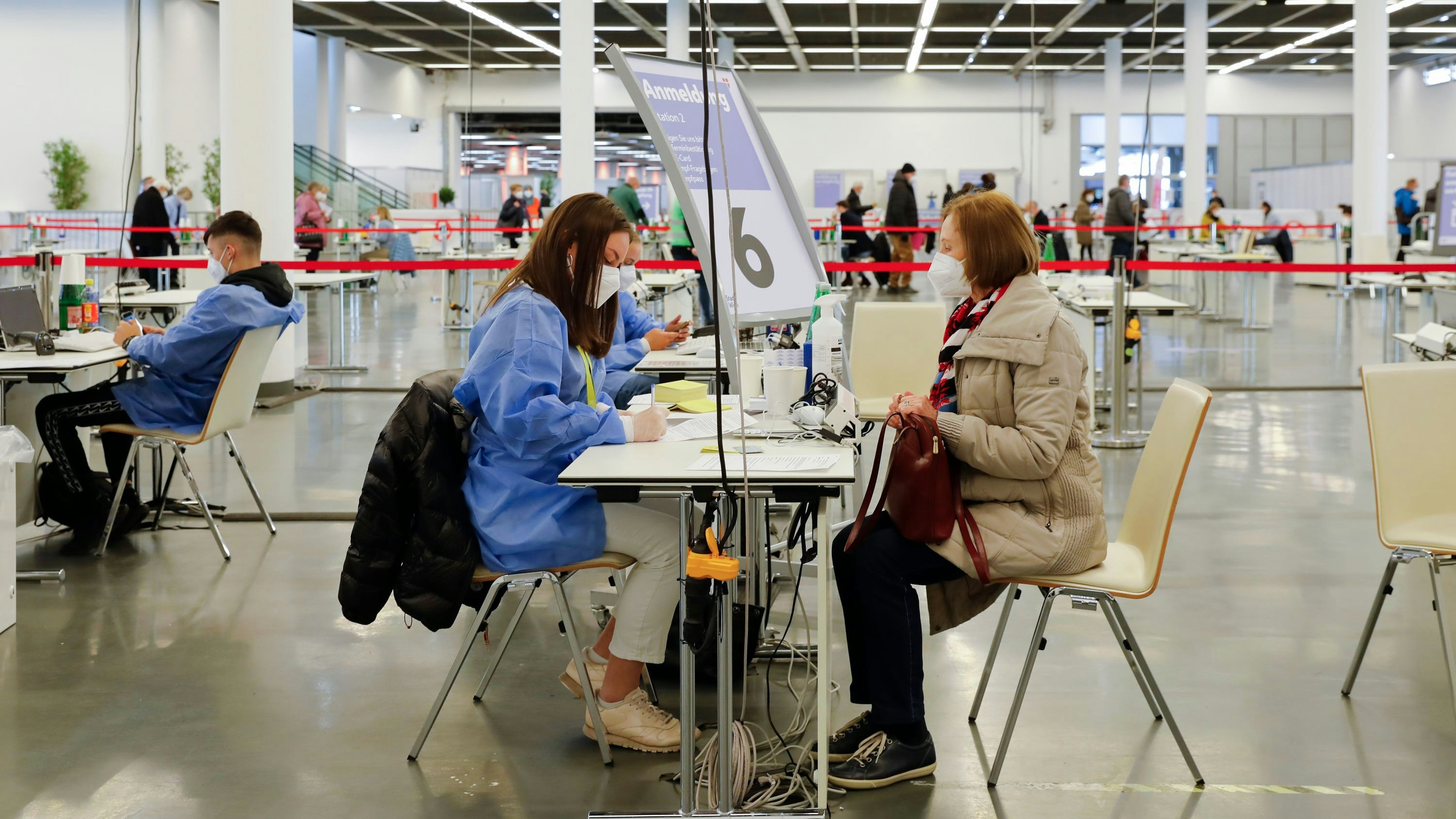 Die Impfstraße im Austria Center Vienna – der Stich wird nun tatsächlich Pflicht.