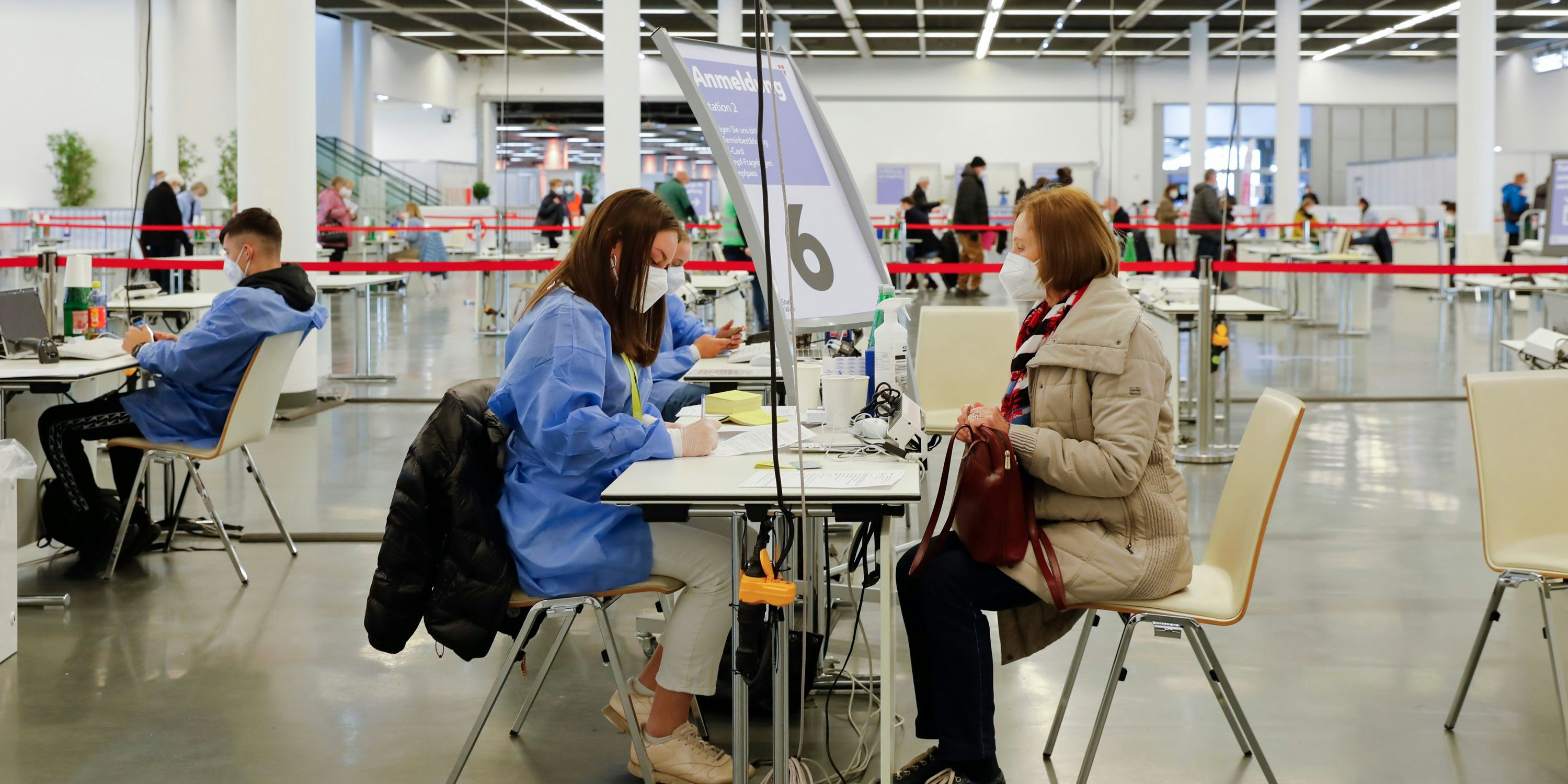 Die Impfstraße im Austria Center Vienna – der Stich wird nun tatsächlich Pflicht.