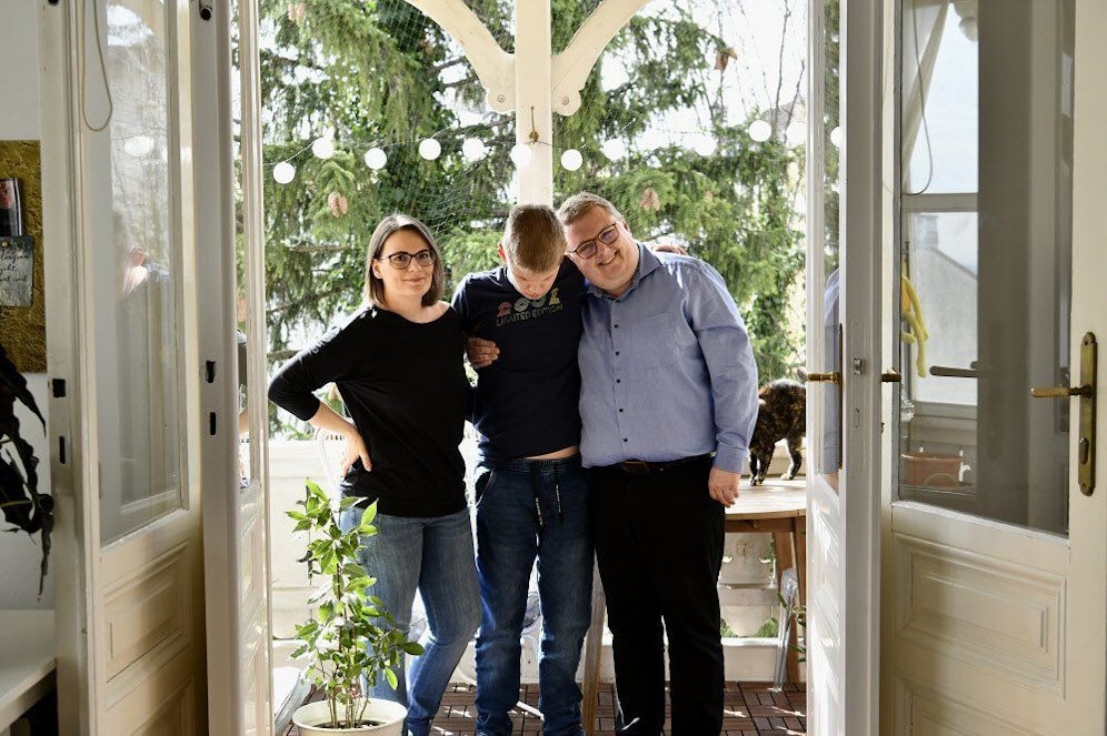 Elisa W. mit Daniel (M.) und Ehemann