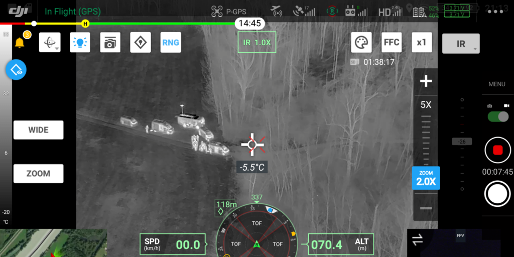 Die Feuerwehr war auch in der Luft im Einsatz. Mit Hilfe einer mit einer Wärmebildkamera ausgestatteten Drohne konnte der Vermisste gefunden werden.