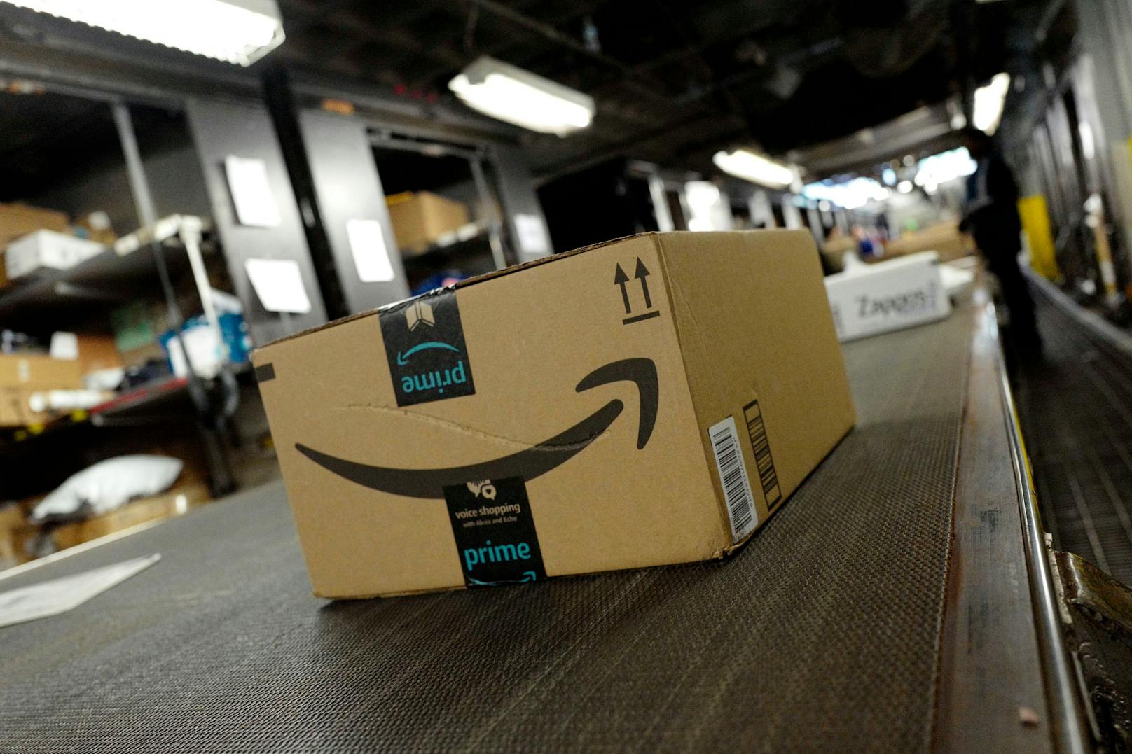 Ein fettes Gewinnplus fuhr Amazon ein – jetzt steigen die Kosten für Prime.
