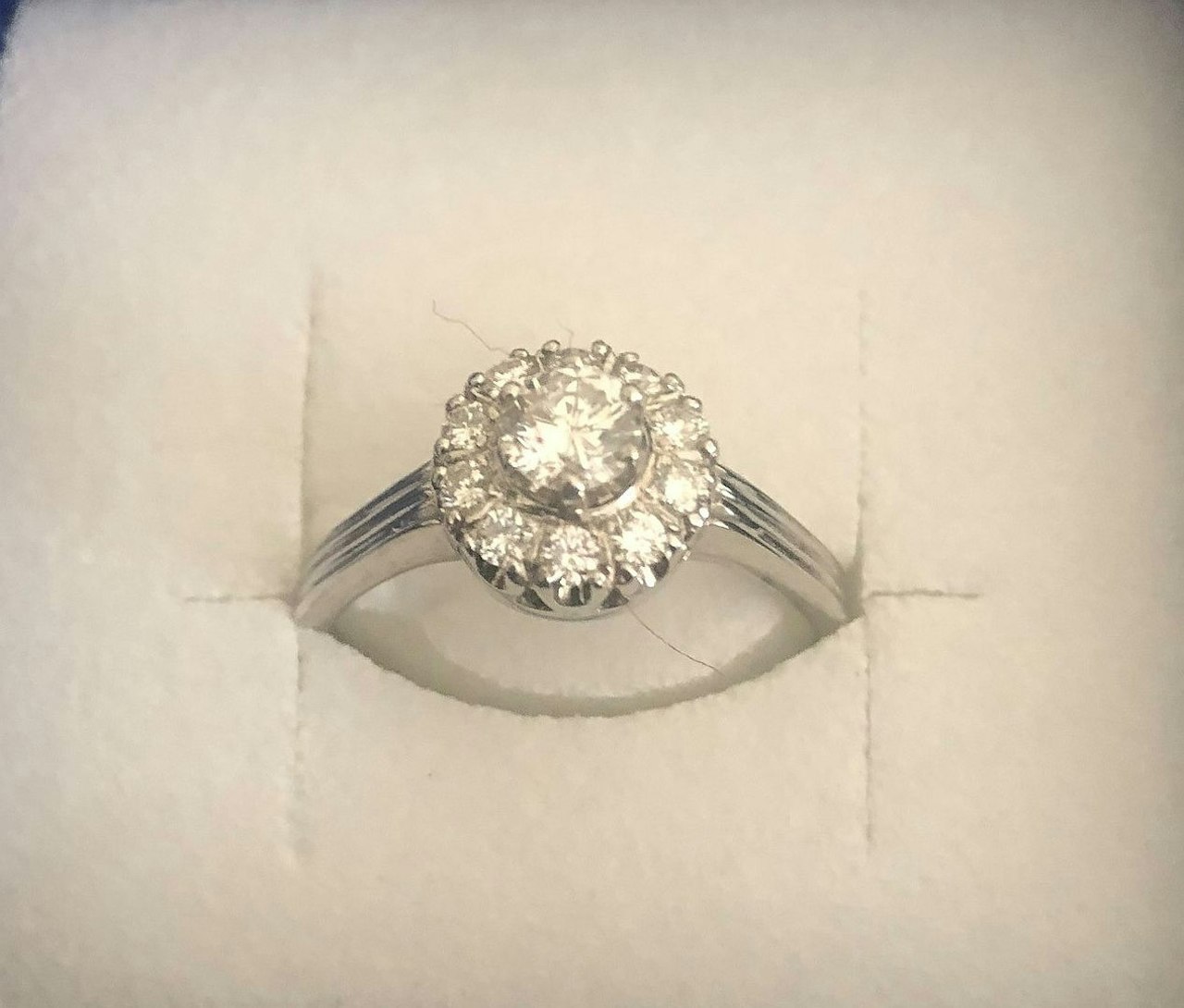 Heute.at - Teurer Schmuck bei Einbruch im Bezirk Tulln gestohlen