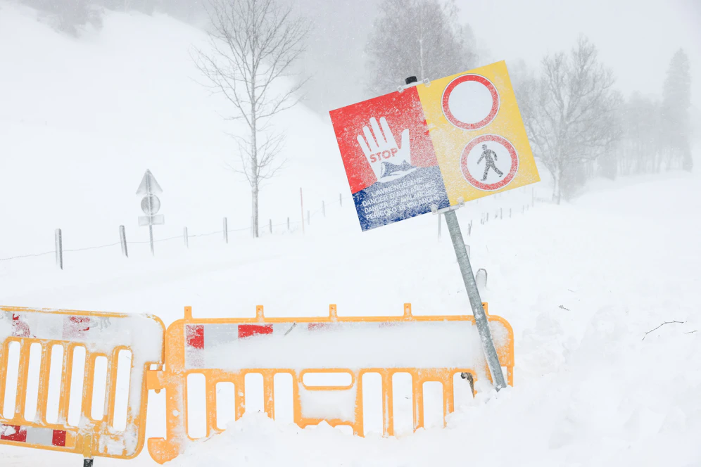 Intensive Schneefälle und starker Wind verursachten im Bezirk Liezen Straßensperren wegen Lawinengefahr. Archivbild, 2. Februar 2022.
