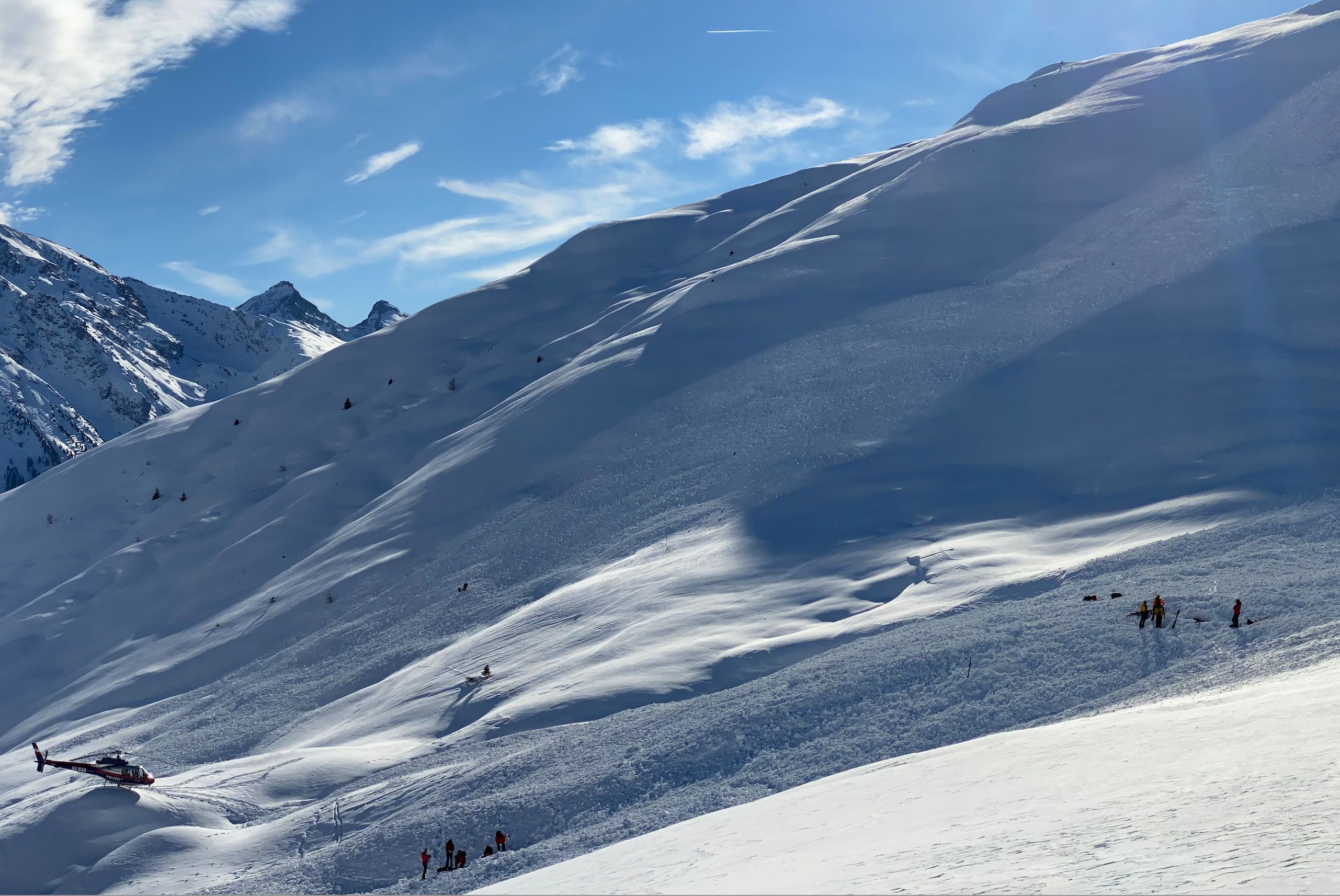 Heute.at - Toter bei Lawinenabgang neben Skipiste in Ischgl