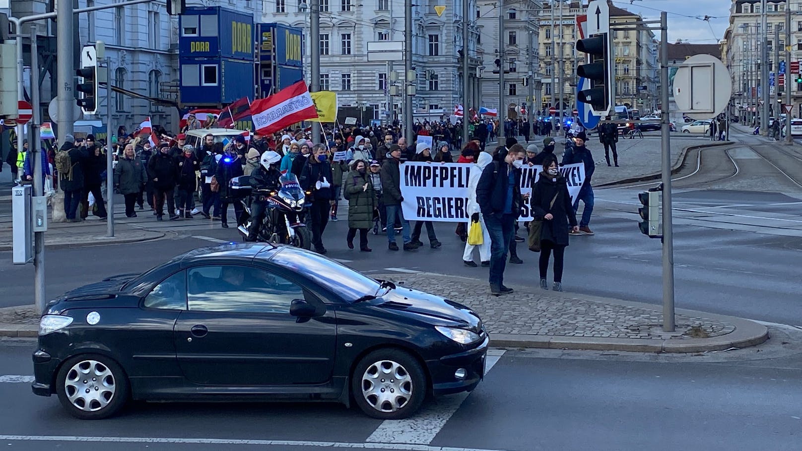 Corona-Demo gegen die Impfplicht in der Wiener Innenstadt