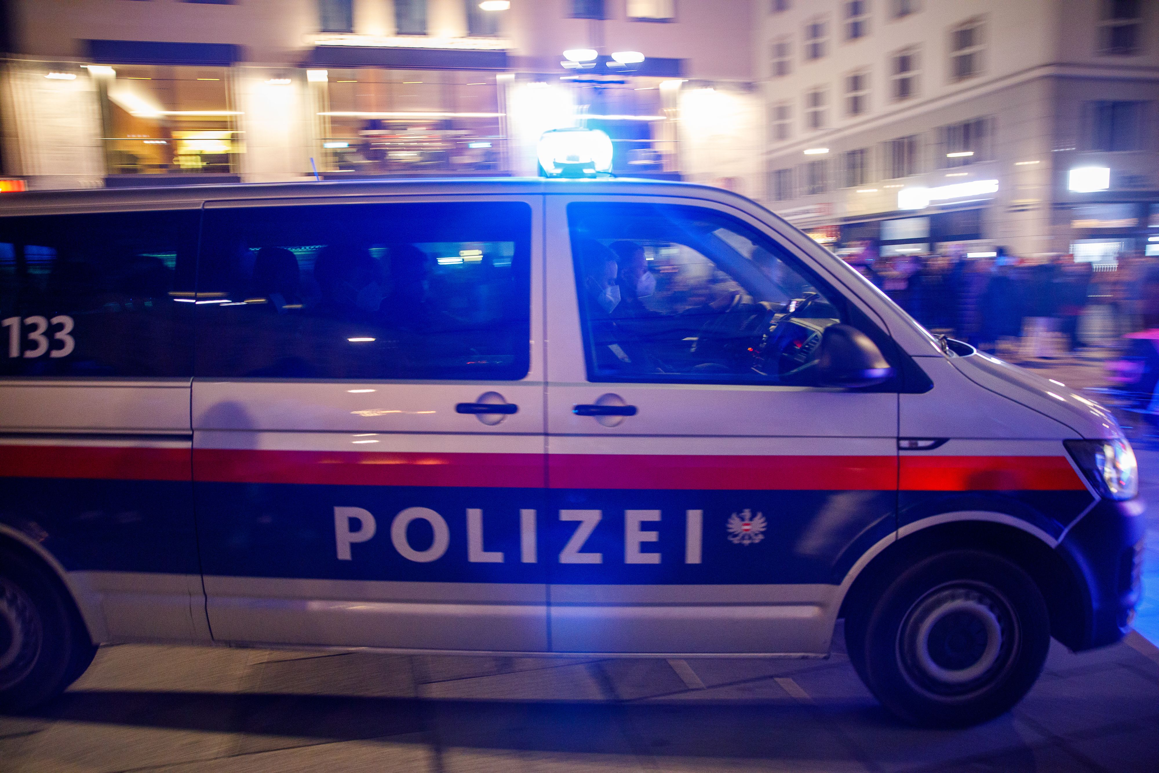 Ein Polizeiauto im Einsatz. (Symbolbild)