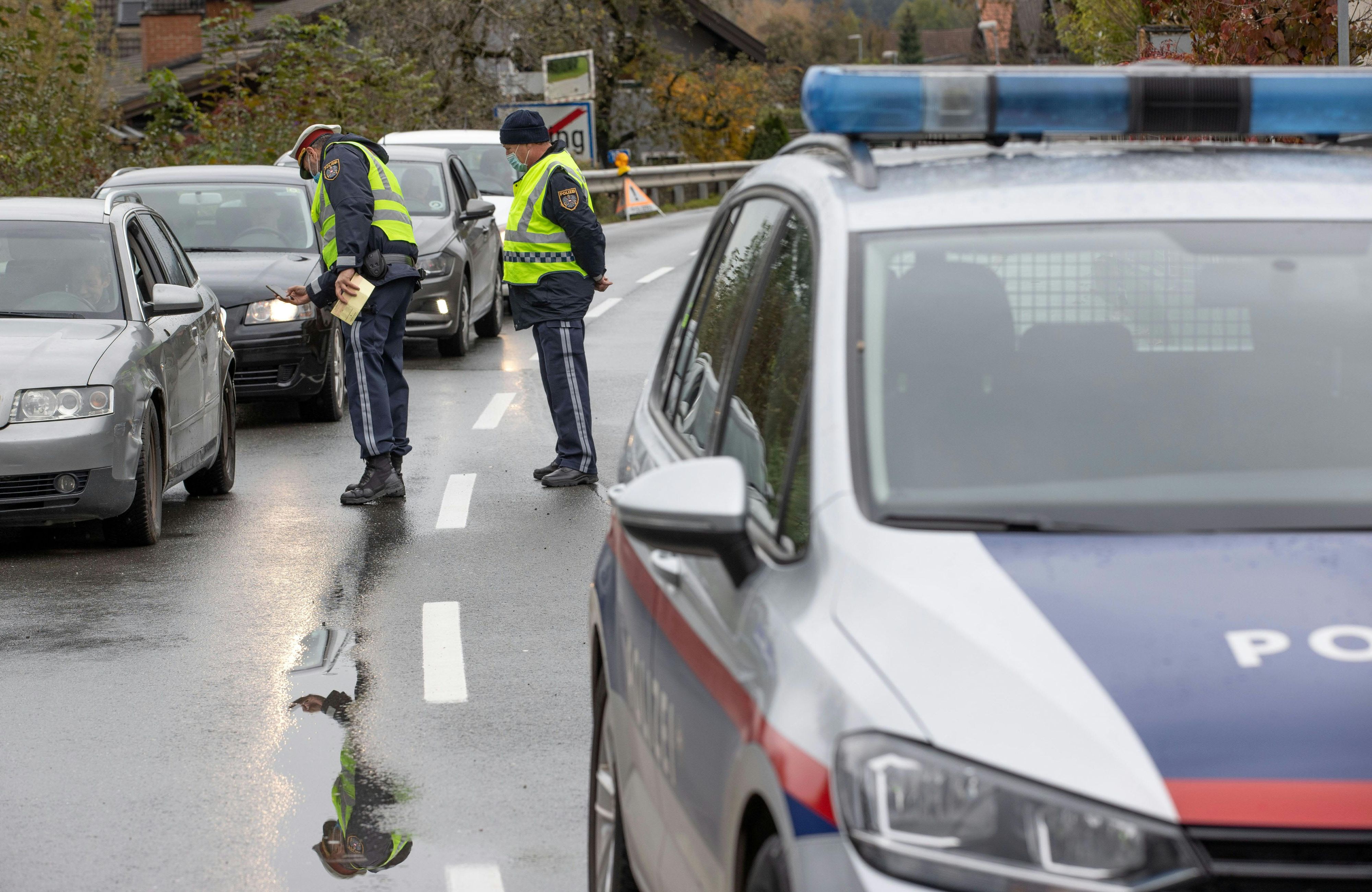 Im Rahmen von Verkehrskontrollen soll die Polizei auch den Impfstatus prüfen.