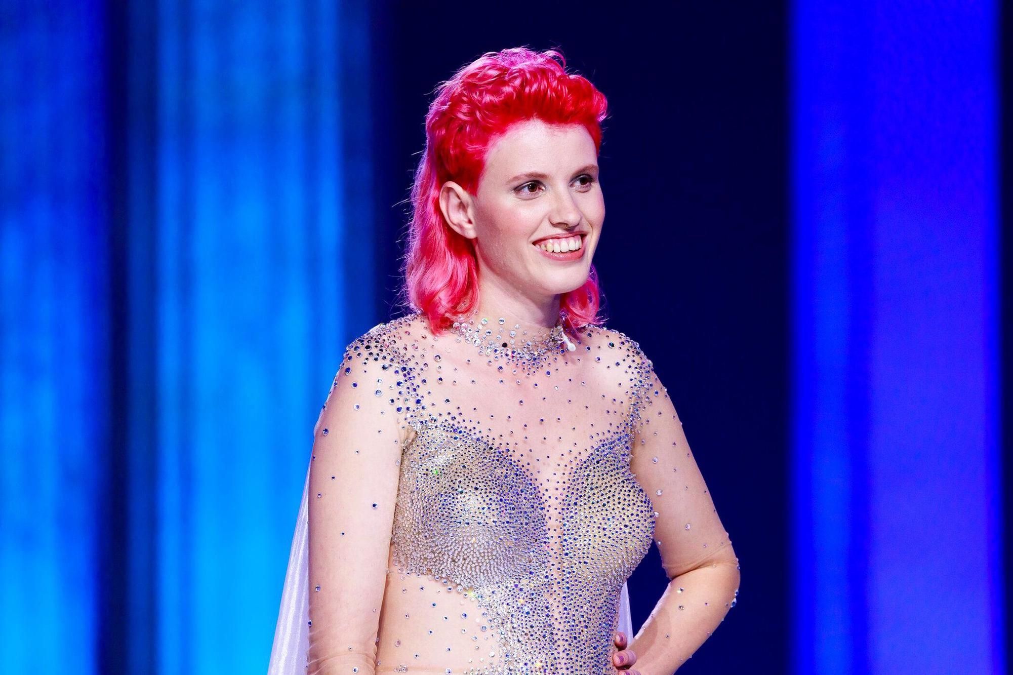 Über GNTM-Kandidatin <strong>Viola</strong> wurde seit dem Staffelauftakt am Donnerstag besonders fleißig getwittert: Das Publikum spekuliert aktuell darüber, dass die Sozialarbeit-Studentin von Satiriker <strong>Jan Böhmermann</strong> in die Show geschickt wurde. 