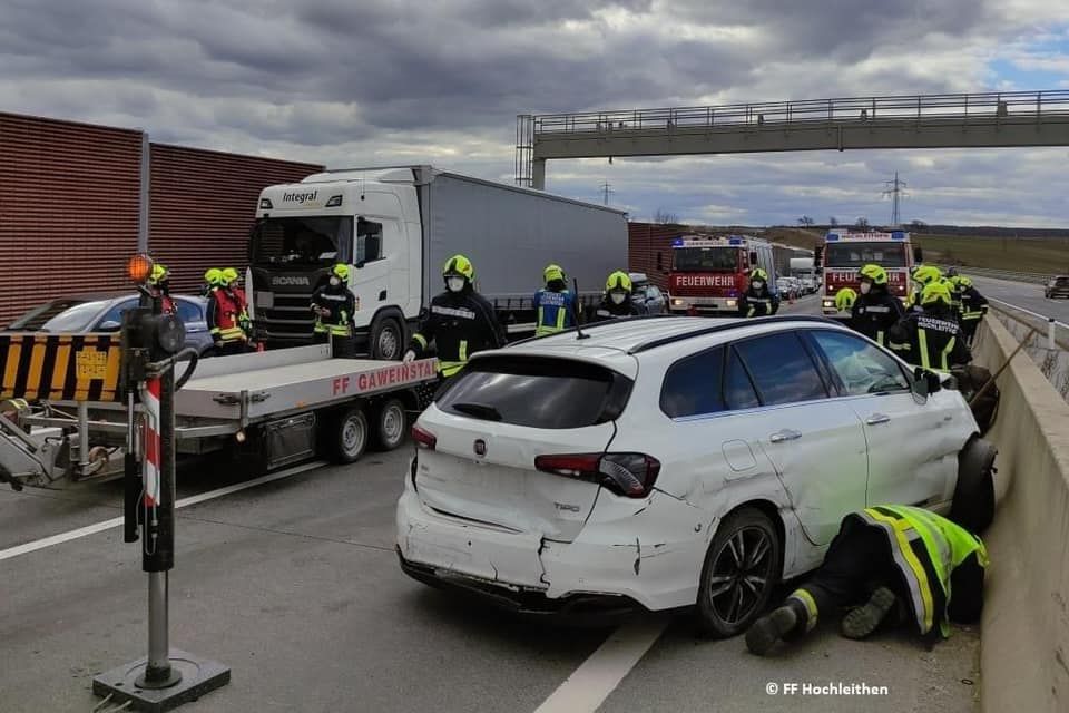 Mehrere Personen wurden bei dem Crash verletzt.