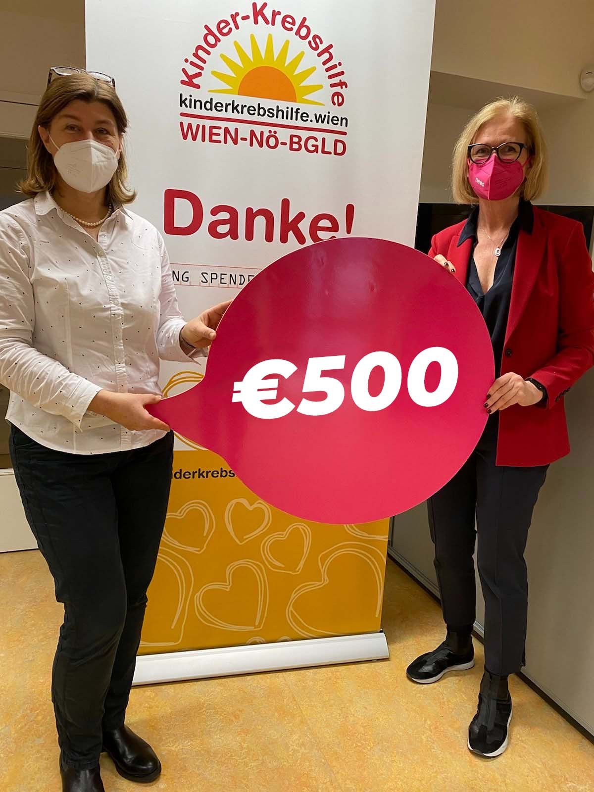 Kollermann bei der Übergabe einer Spende an die Kinderkrebshilfe Niederösterreich