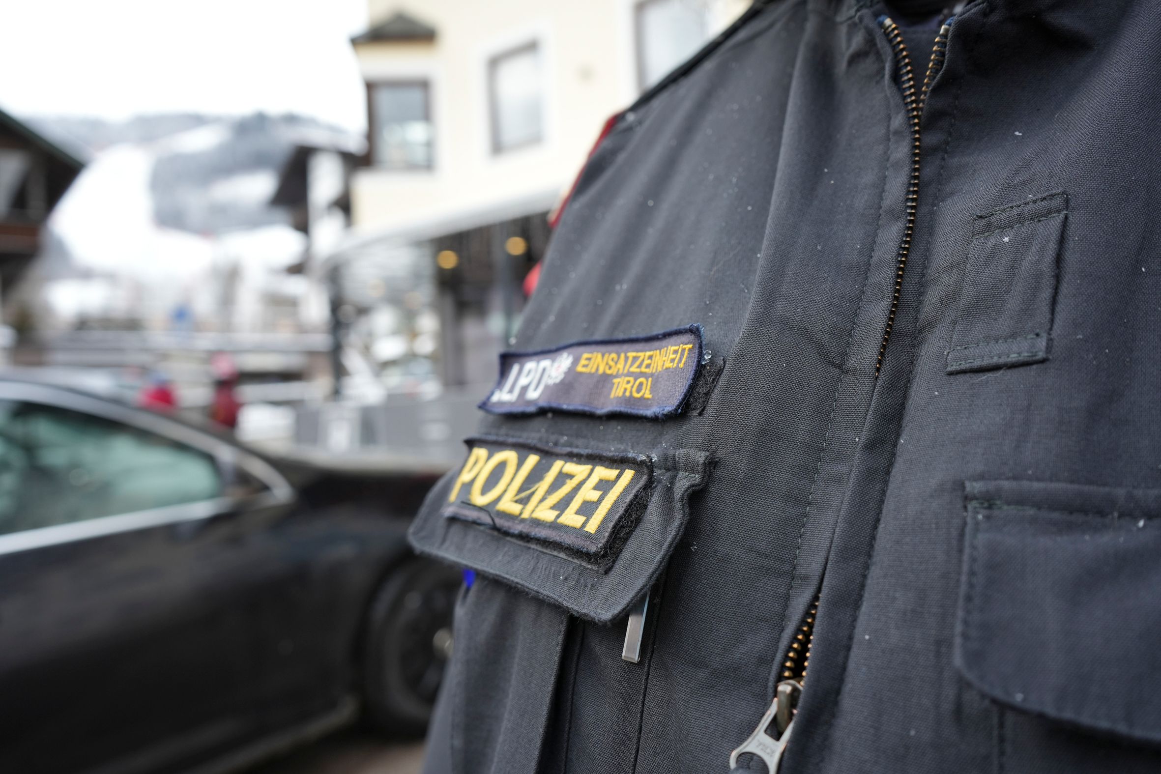 Ein dänischer Skitourist wollte sich mit der Sperrstunde nicht abfinden und ging auf die Polizeibeamten los. (Symbolbild)