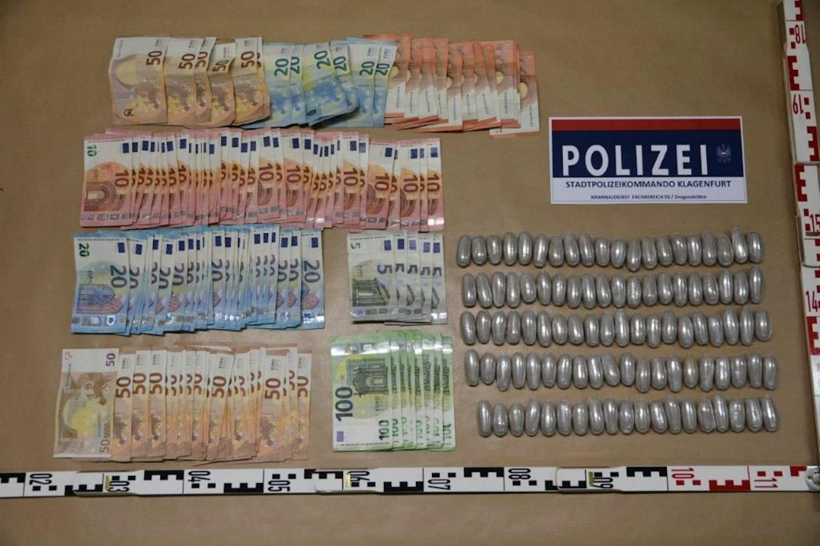 Mehrere Tausende Euro und Heroin im Wert von 160.000 Euro stellten Polizisten in Kärnten sicher.&nbsp;