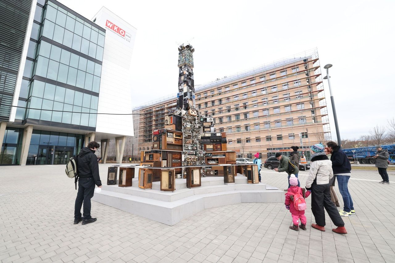 Am Praterstern wurde die Wiener Pestsäule neu interpretiert. Das Kunstwerk 