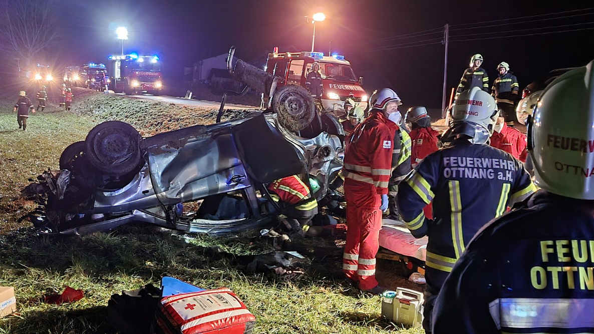Die Feuerwehr Ottnang am Hausruck beim Einsatz.