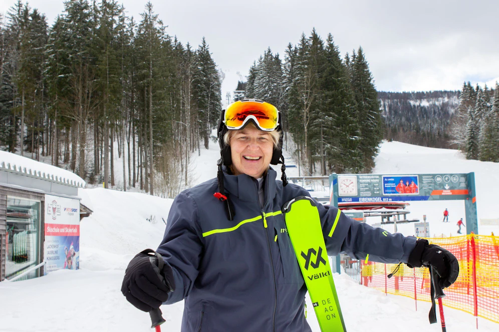 Helga Krismer beim Skifahren in Lackenhof.