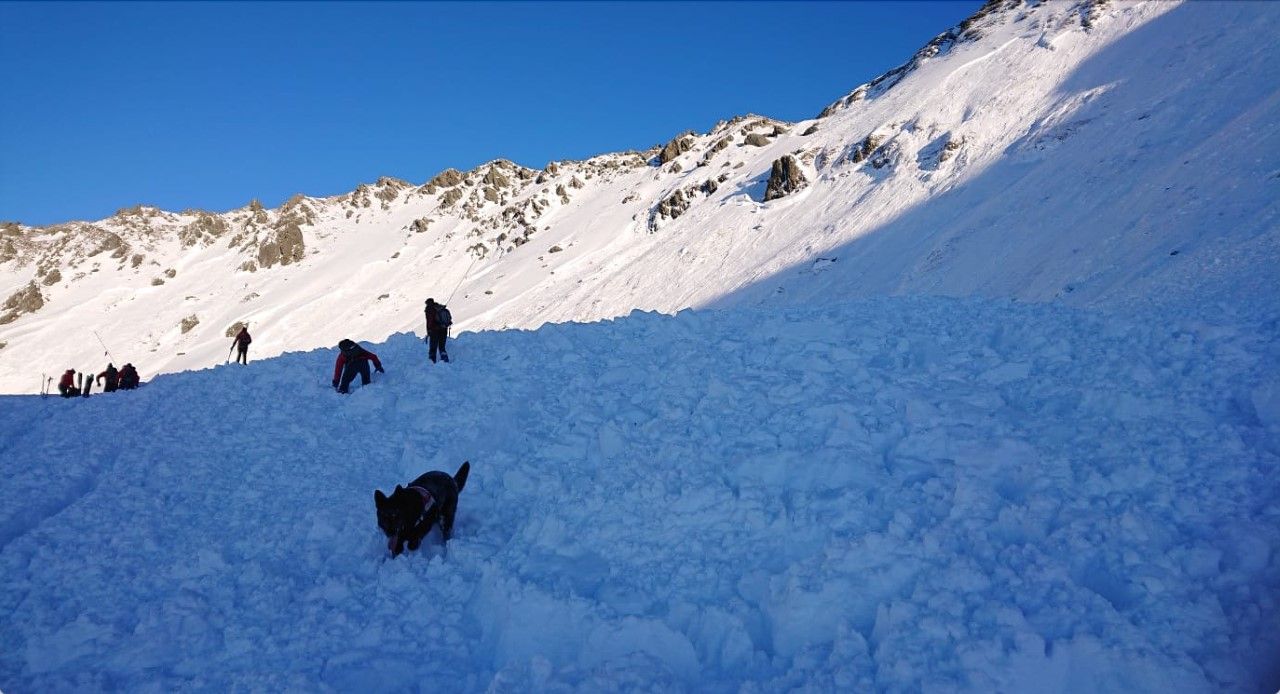 Am Marchkopf in fügenberg ging am Dienstag (08.02.2022) eine Lawine nieder. Ein 25-Jähriger konnte mit Verletzungen unbestimmten Grades gerettet werden. 