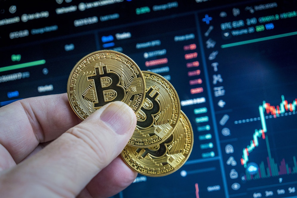 Die US-Justiz hat ein Paar verhaftet, das unter dringendem Verdacht steht, gestohlene Bitcoins im Wert von 4,5 Milliarden Dollar zu waschen.