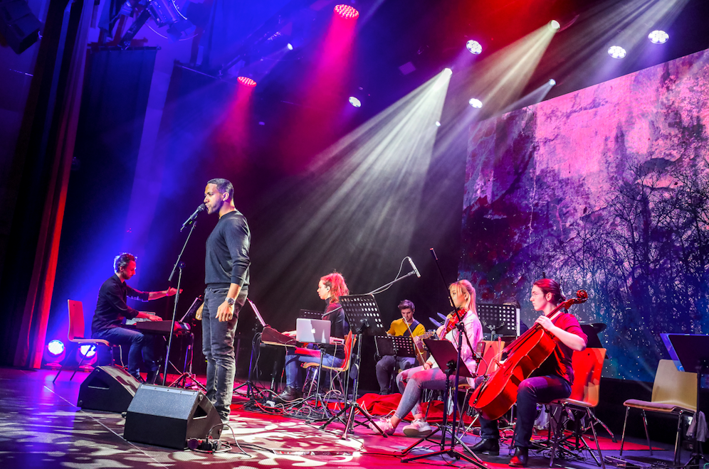 Bei der Eröffnung der neuen Seestädter Eventlocation präsentierte Eurovision-Star Cesár Sampson einen Ausschnitt aus dem Musical 