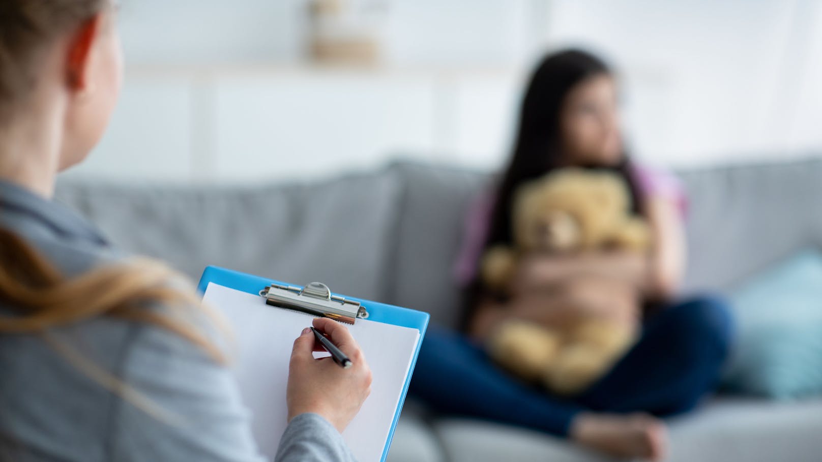 Einen Platz auf einer Kinder- und jugendpsychiatrischen Station ist schwer zu bekommen und mit langen Wartezeiten verknüpft.&nbsp;